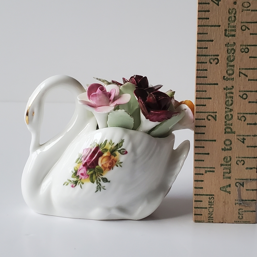 Royal Albert Old Country Roses Rose-Filled Swan Figurine Vintage Collectible EUC - Picture 7 of 9